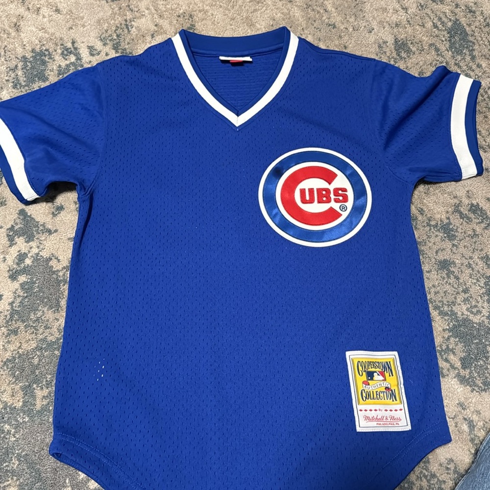 Men Cubs jersey size Small